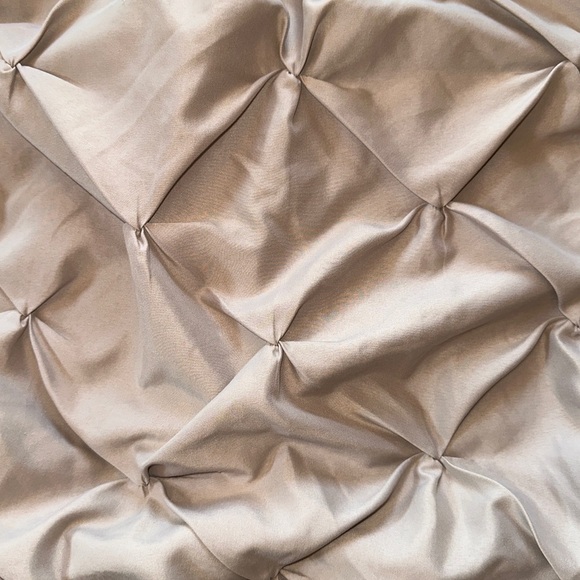 Madison Park Laurel Tufted Pleated Pillow Sham - Picture 10 of 12